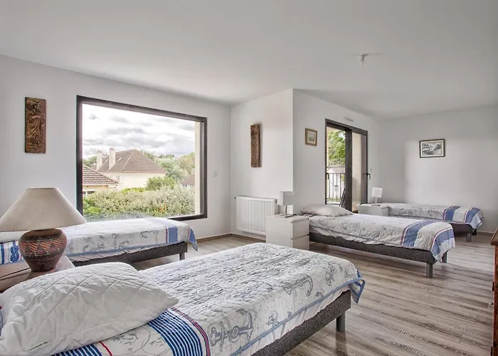 Hébergement de vacances Maison Moderne Et Spacieuse à 50m De La Pour 12 Personnes - Fr-1-788-86 *