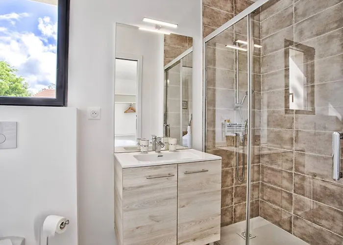 Hébergement de vacances Maison Moderne Et Spacieuse à 50m De La Pour 12 Personnes - Fr-1-788-86