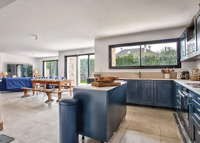 Hébergement de vacances Maison Moderne Et Spacieuse à 50m De La Pour 12 Personnes - Fr-1-788-86 *