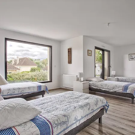 Hébergement de vacances Maison Moderne Et Spacieuse à 50m De La Pour 12 Personnes - Fr-1-788-86 *